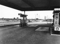 843835 Afbeelding van het nieuwe Shell-benzineverkooppunt aan de A.C. Verhoefweg, onderdeel van de S15 (de secundaire ...